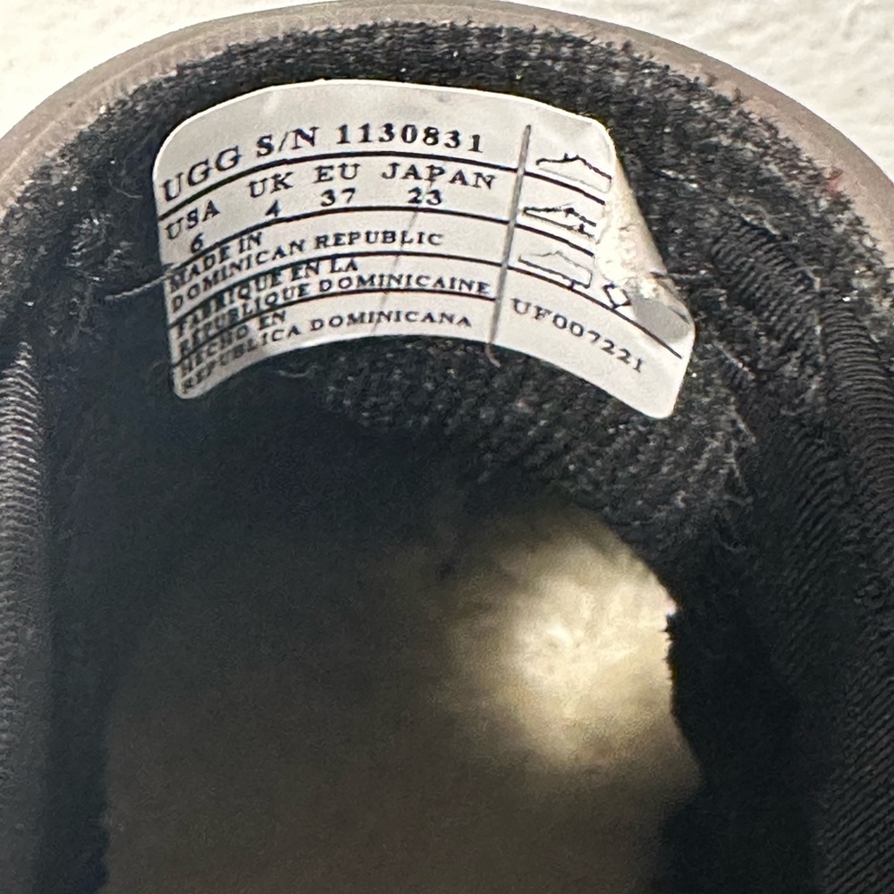 UGG - Picture 12 of 13